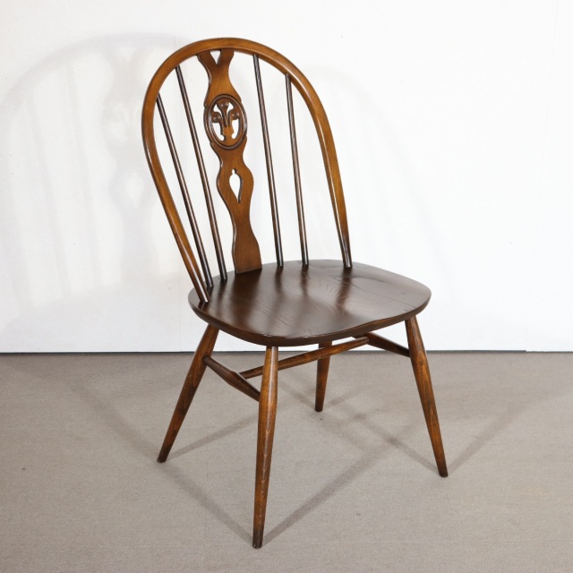 アーコールERCOL製チェア。木目の揺らぎが美しい北欧ヴィンテージ。自然な温もり。