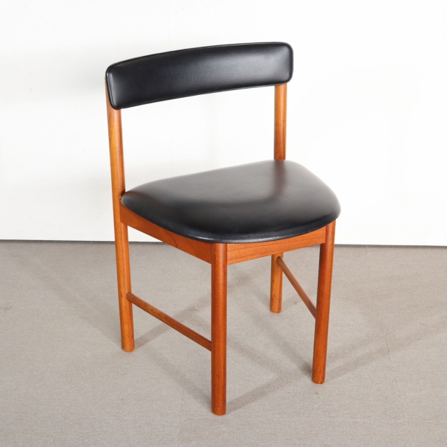 北欧ビンテージ家具　ダイニングチェア　木製椅子　チーク材　イギリス 北欧・英国現地で目利きしたヴィンテージ・アンティークのダイニング