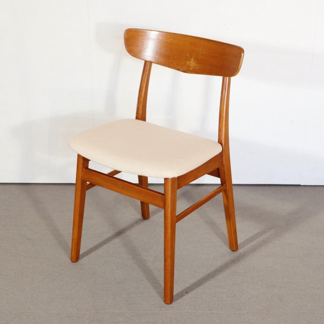 美品☆北欧ヴィンテージ／チーク材ダイニングチェア／張り替え済② 美品☆北欧ヴィンテージ／チーク材ダイニングチェア／張り替え済②