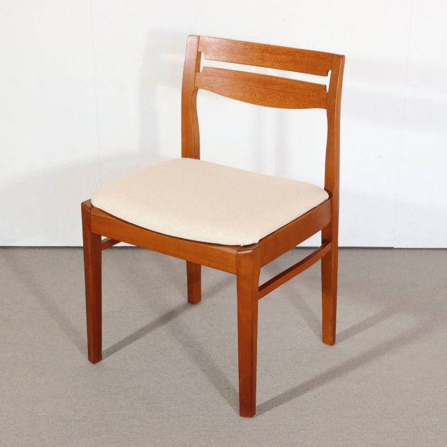 英国製ヴィンテージ家具 Nathan（ネイサン） チーク材 北欧スタイル ネイサン / NATHAN サークルサイドボード チーク材 英国 ヴィンテージ