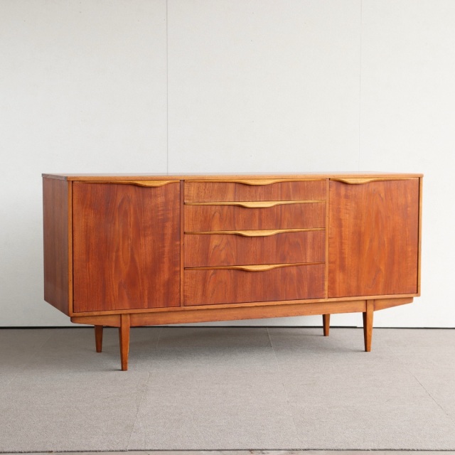 サトクリフオブトッドモーデンSUTCLIFFE OF　TODMORDENのサイドボード