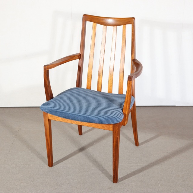 ジープラン製ダイニングチェア。 木の個性を感じるチーク材北欧ヴィンテージ。自然体の魅力。