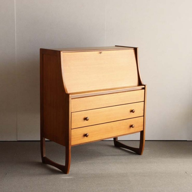 ヴィンテージのビュロー