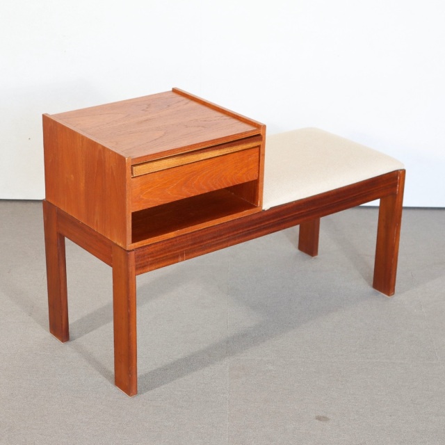 英国ヴィンテージのチッピー製テレフォンベンチ