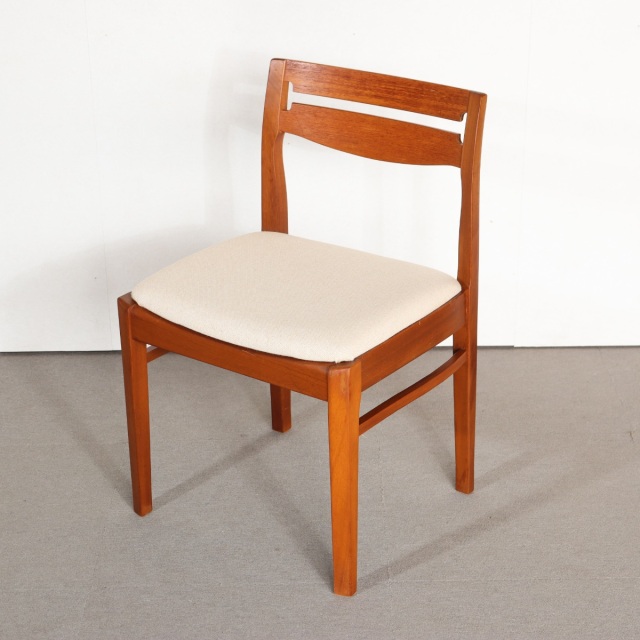 英国ヴィンテージ家具 NATHAN（ネイサン）｜誠実な造りと端正なチーク