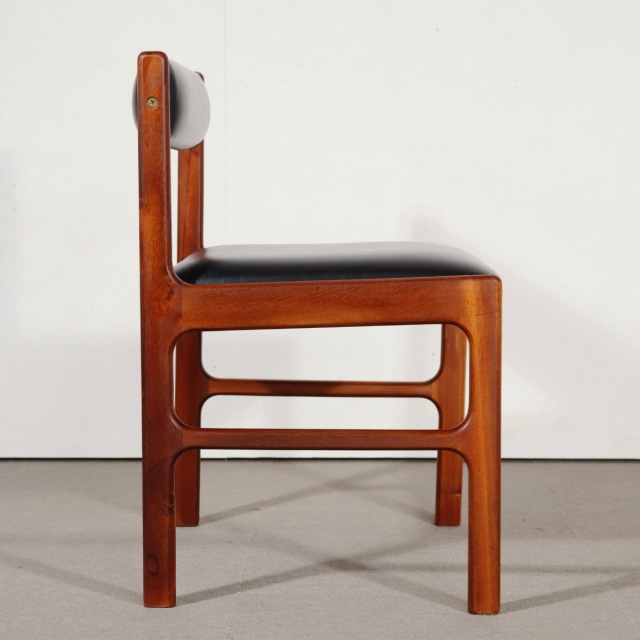 マッキントッシュダイニングチェア。