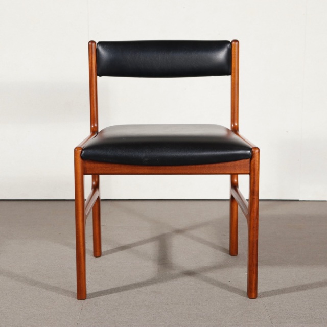 マッキントッシュダイニングチェア。