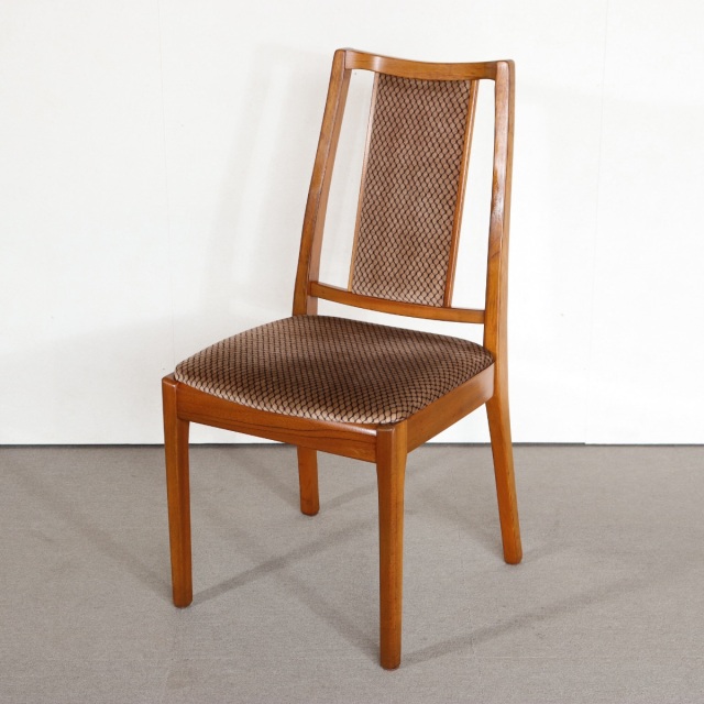 英国ヴィンテージ家具 NATHAN（ネイサン）｜誠実な造りと端正なチーク