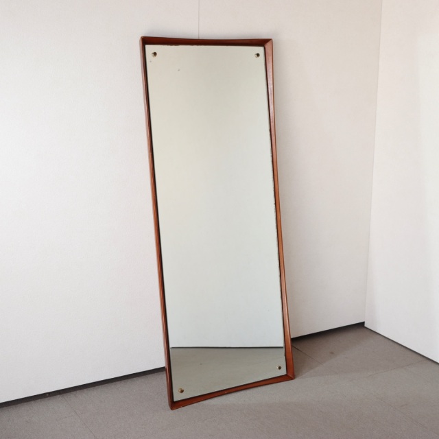 ヴィンテージのミラー。