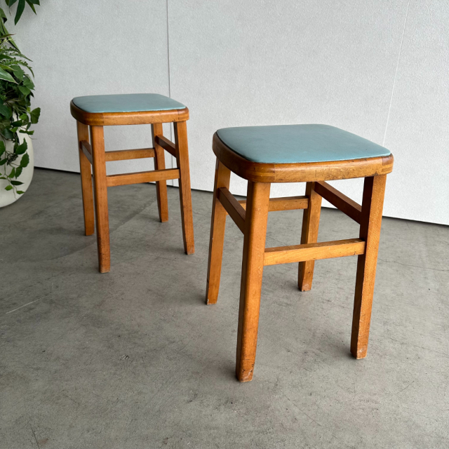 北欧・英国現地で目利きしたヴィンテージ・アンティークのスツール