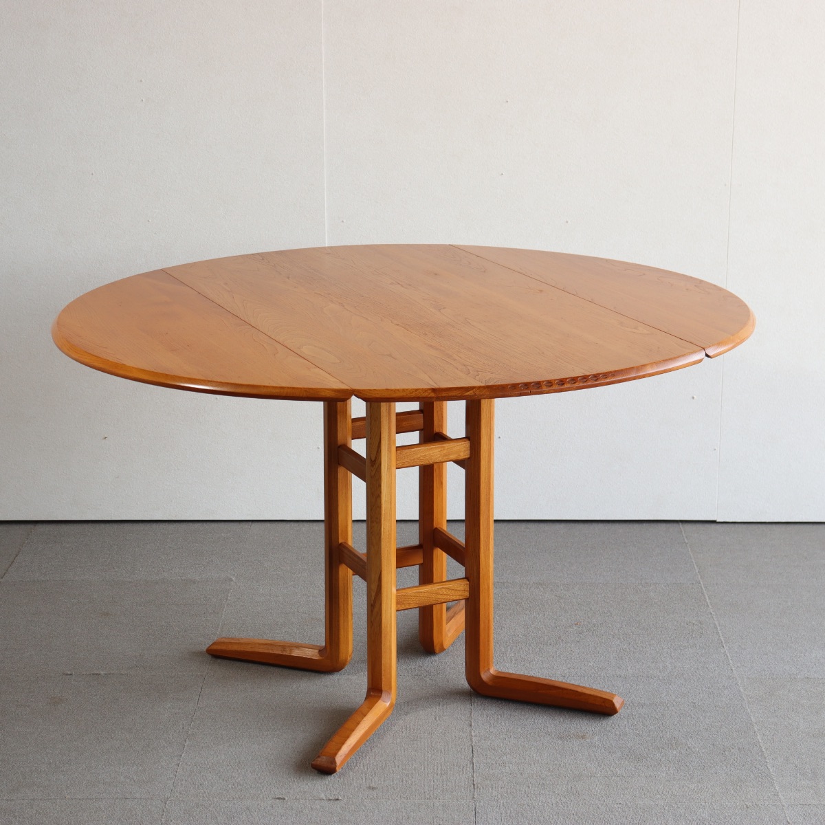 アーコールErcolのダイニングテーブル