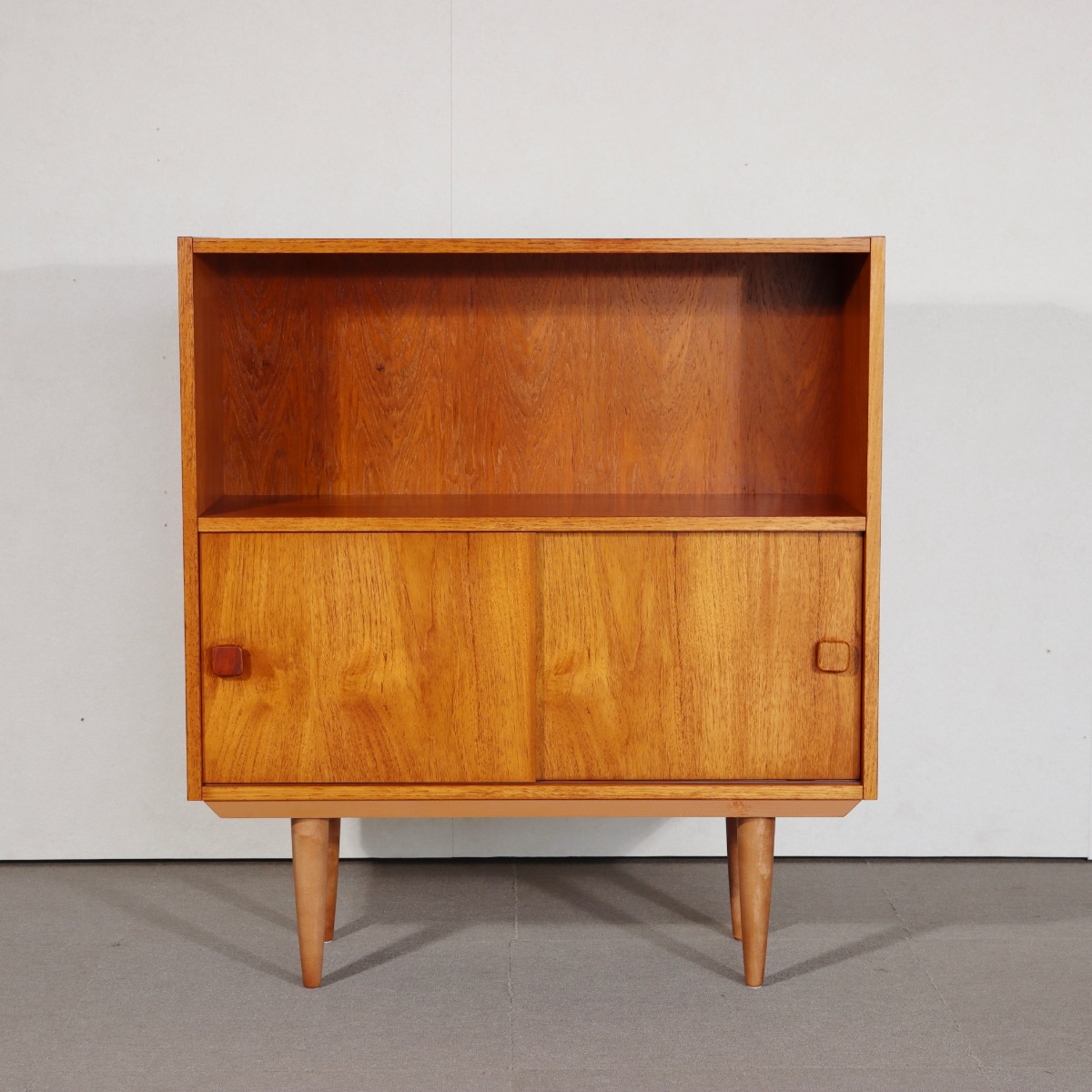 デンマーク製キャビネット