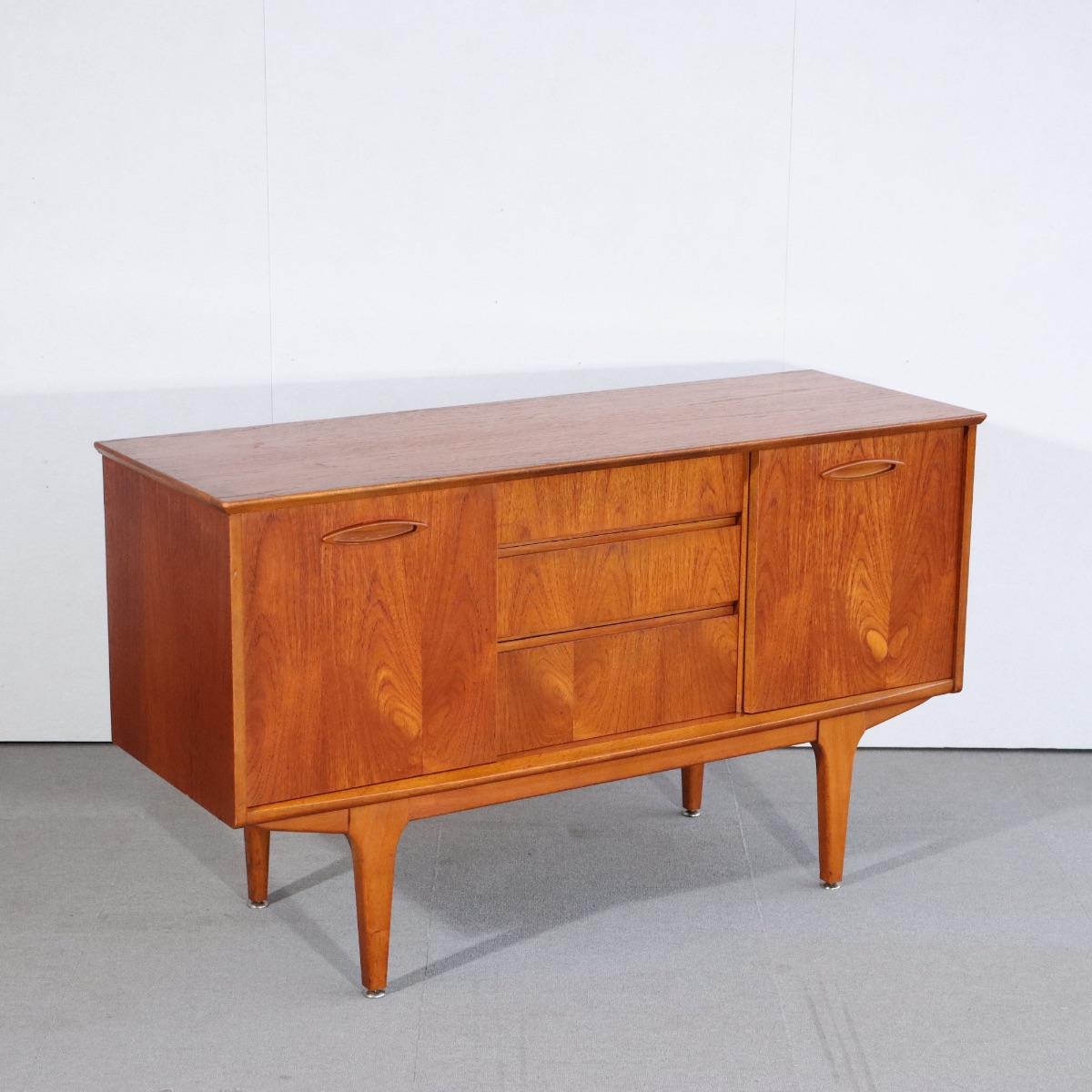 ジェンティークJENTIQUEのサイドボード