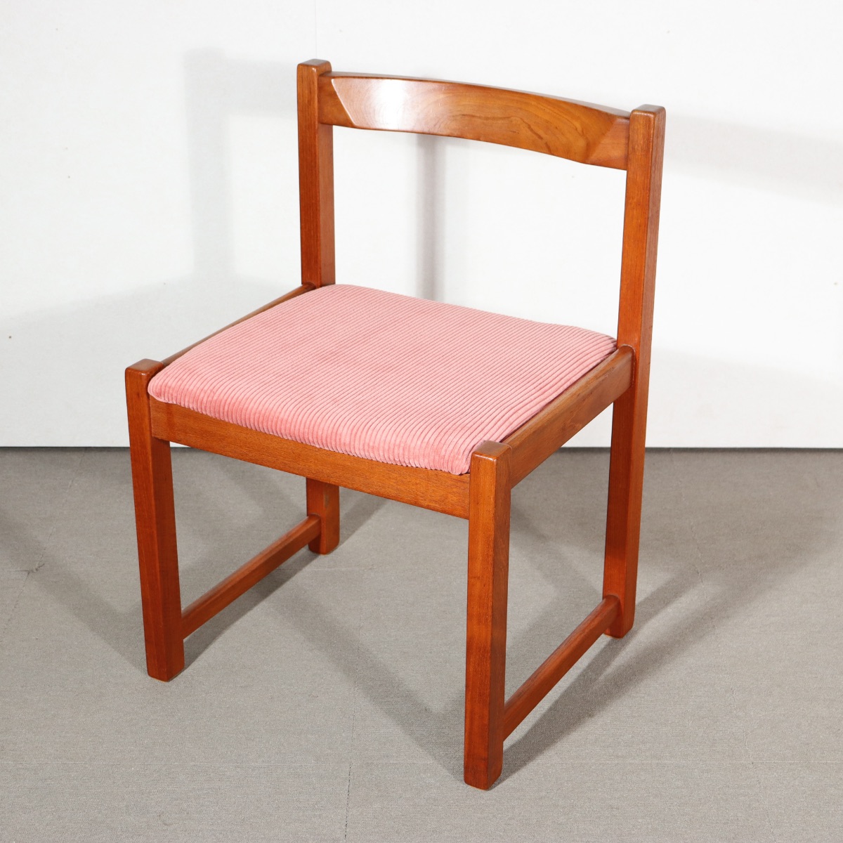 英国ヴィンテージのダイニングチェア