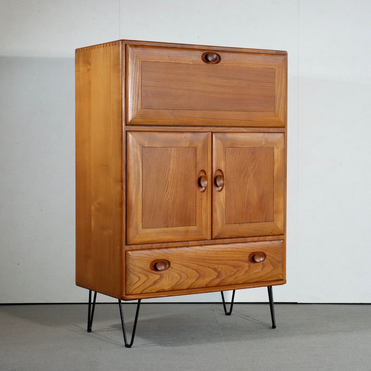 アーコールERCOLのキャビネット