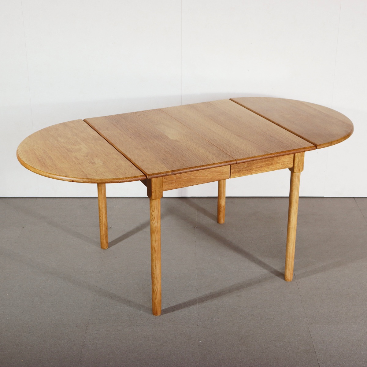 デンマーク製ダイニングテーブル。