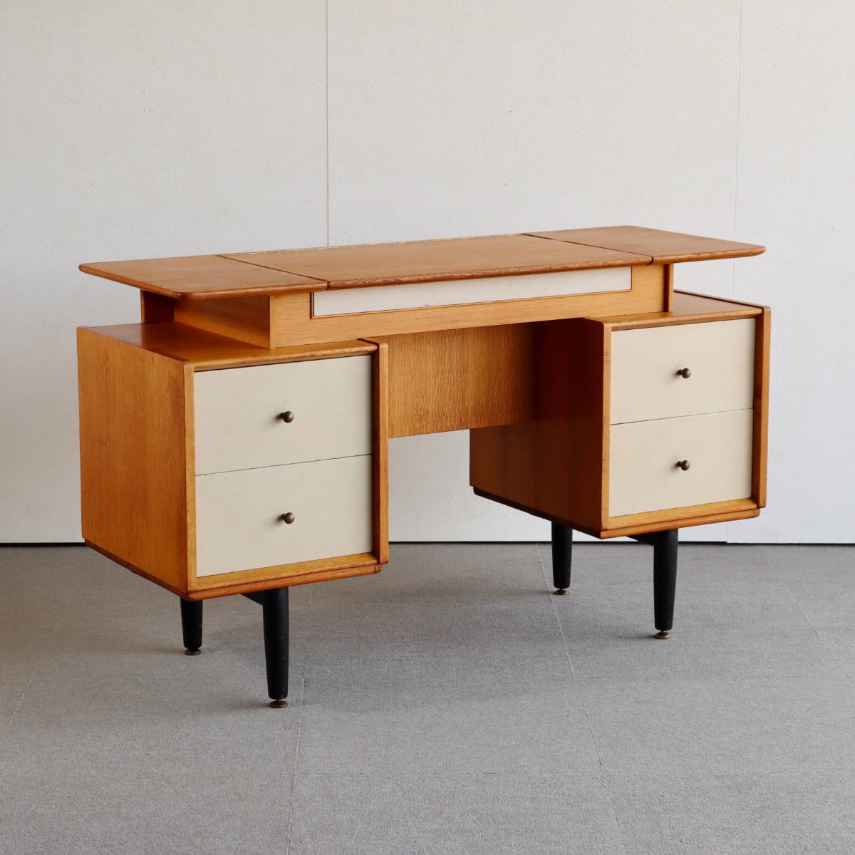 ジープランG-PLANのデスク