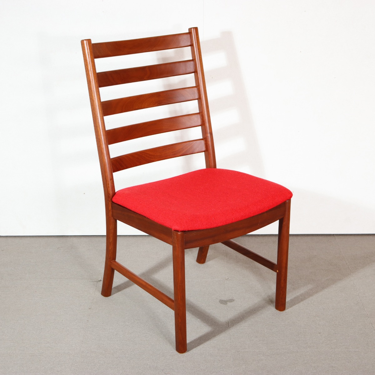 英国ヴィンテージのダイニングチェア。