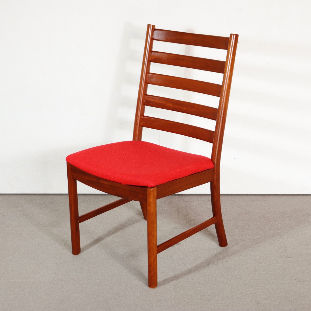 英国ヴィンテージのダイニングチェア。