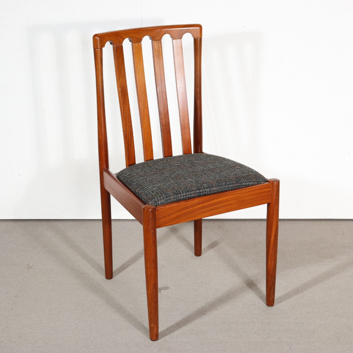 メレデューMEREDEW製ダイニングチェア