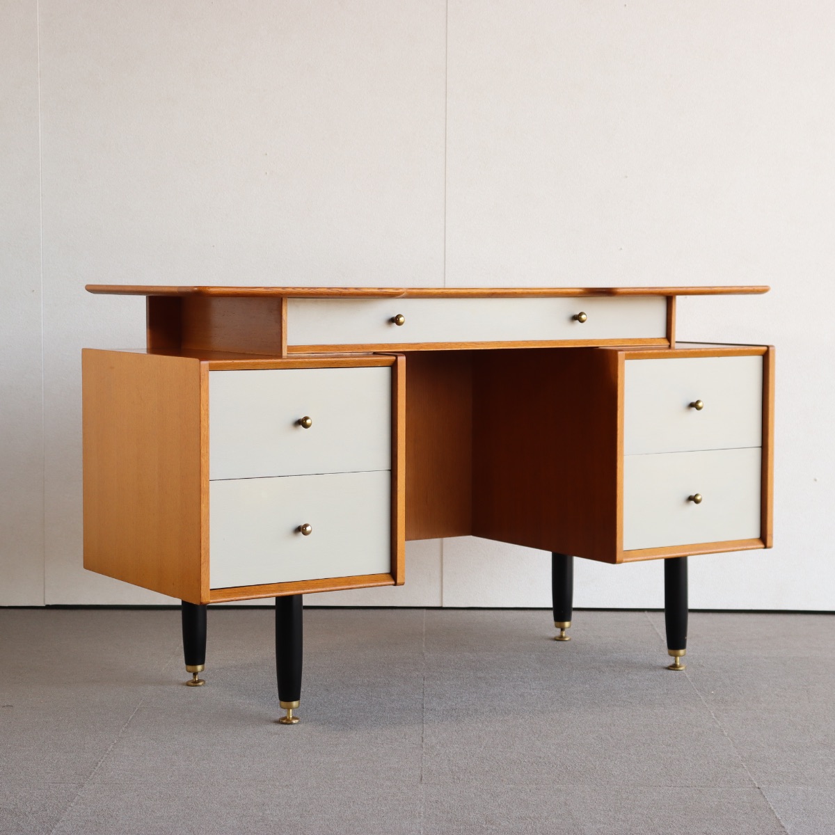 ジープランG-PLANのデスク