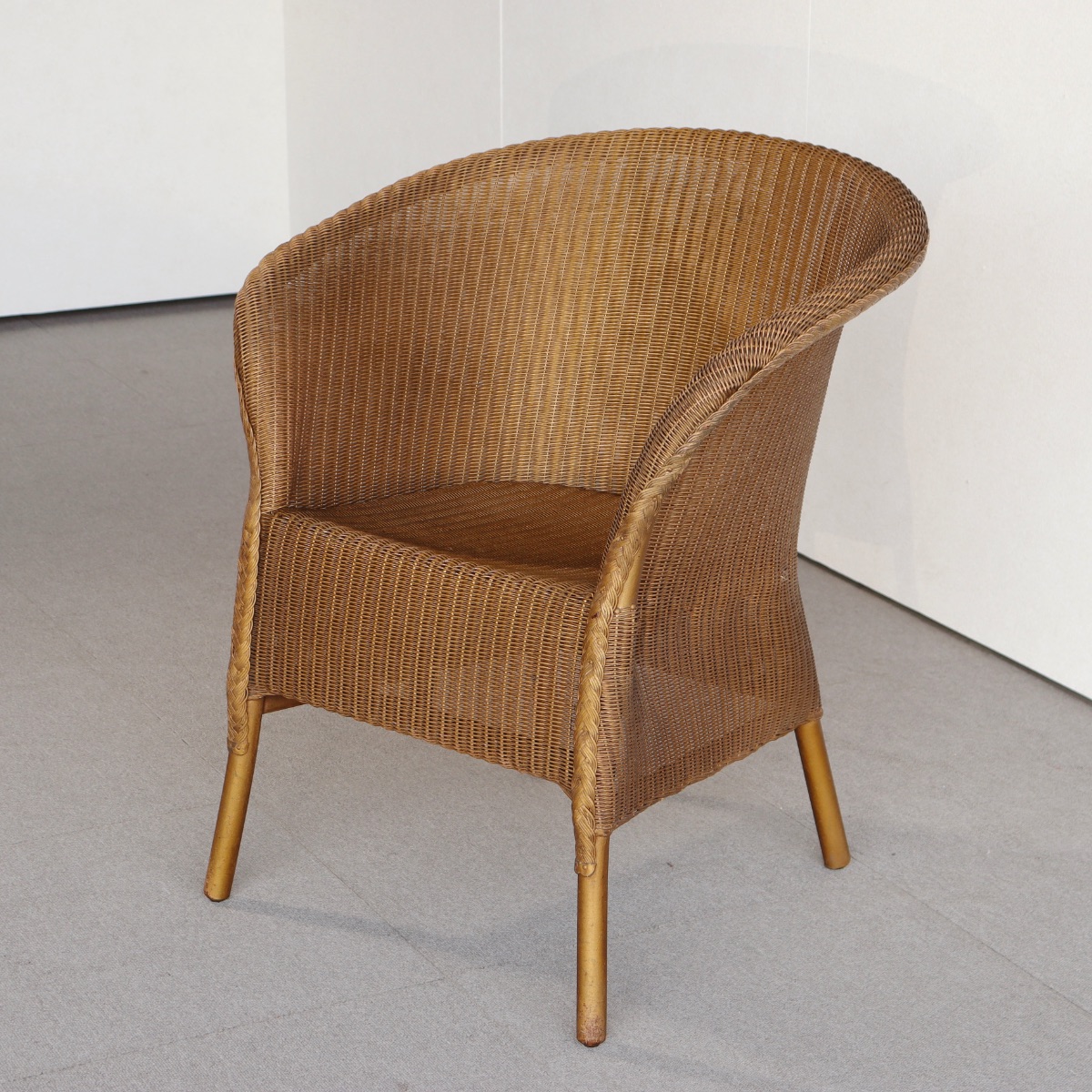 ロイドルームのアームチェア