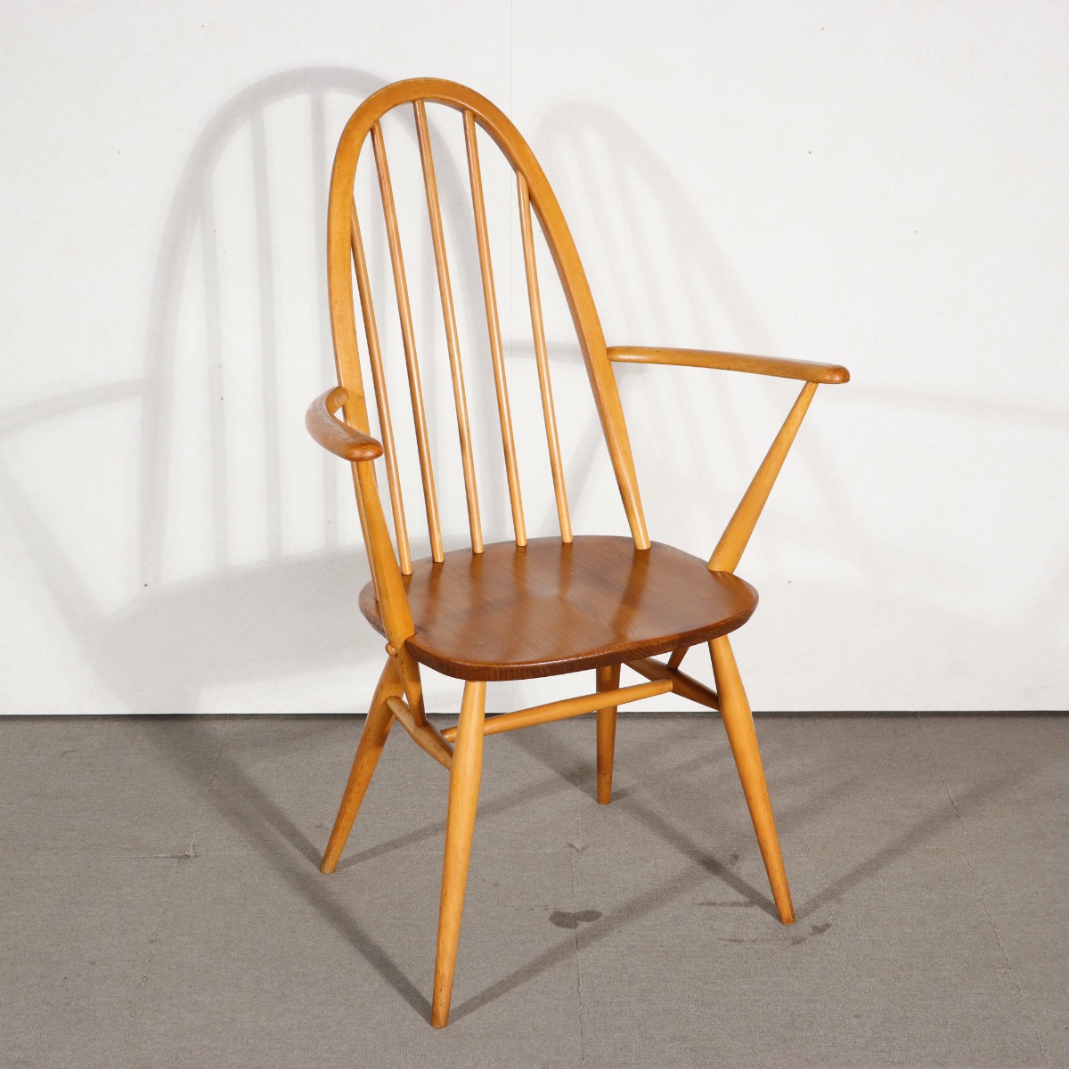 アーコールERCOLアームチェア。 木目が豊かに映える北欧ヴィンテージ。穏やかな存在感。