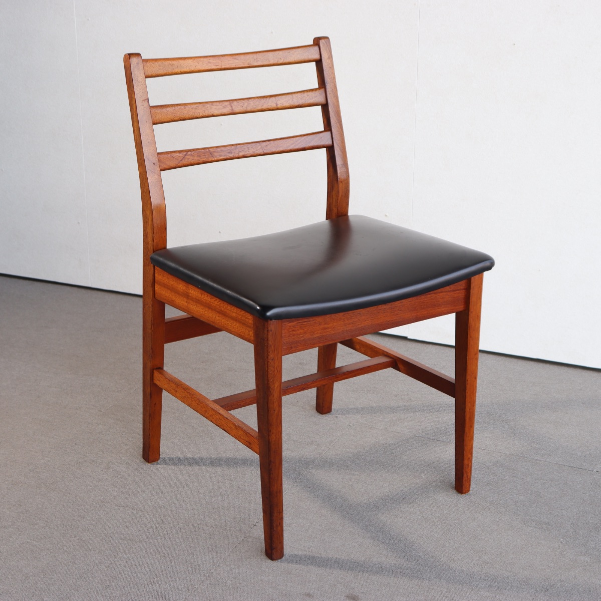 comingsoon!】 TEAK CHAIR / BLACK VINYL SEAT 商品番号27035a