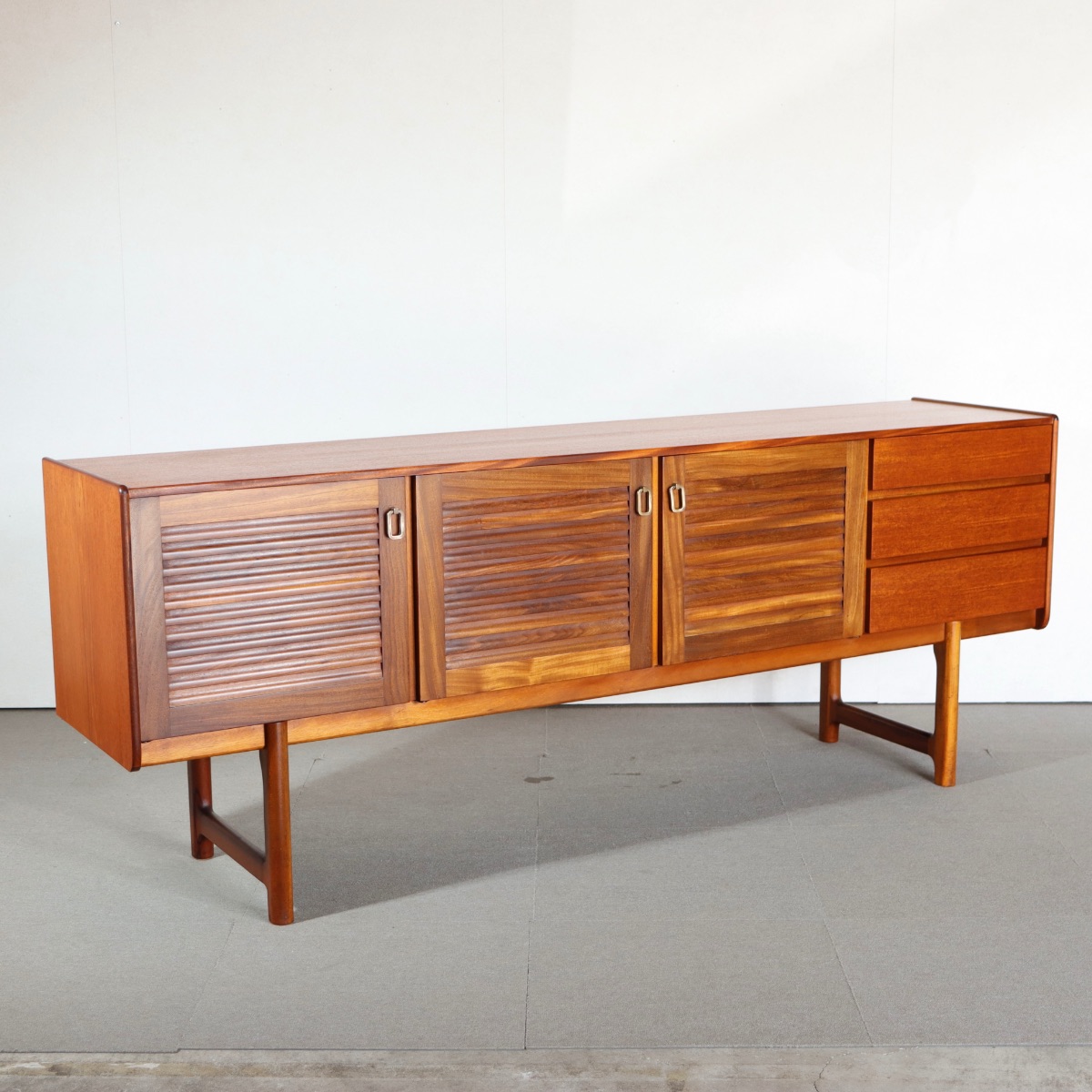 comingsoon!】 MCINTOSH LOUVRE DOOR SIDEBOARD ItemCode-WOLD40