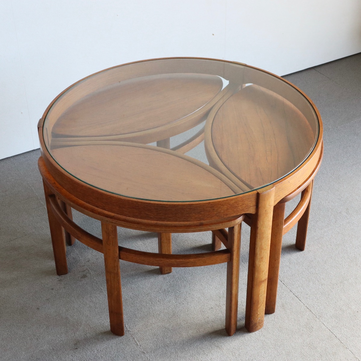 ネイサンNATHANのネストテーブル