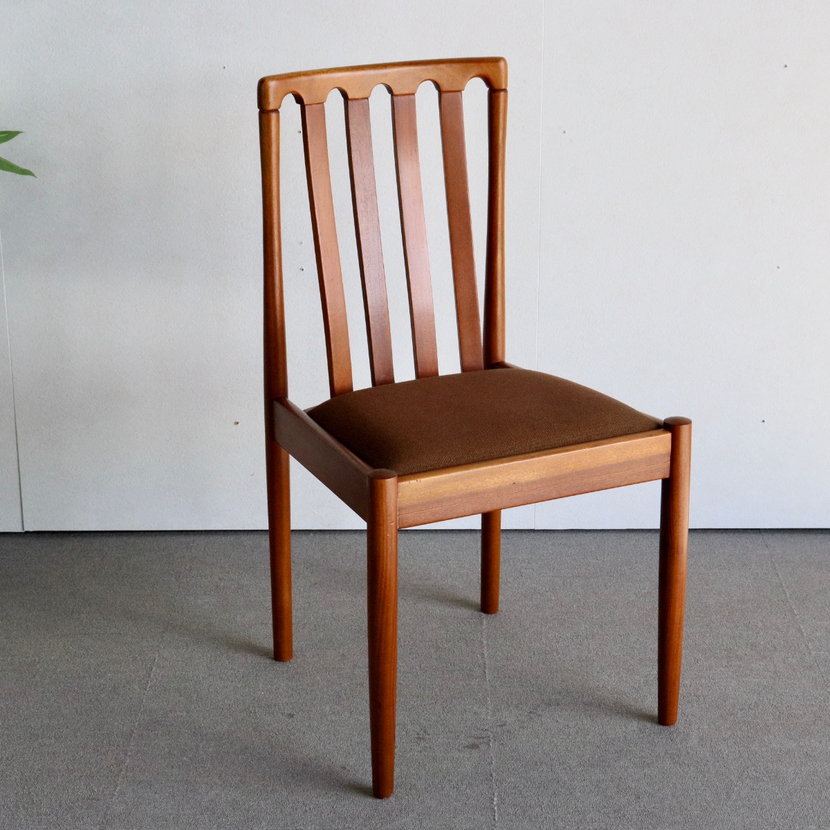 メレデューMEREDEWのダイニングチェア