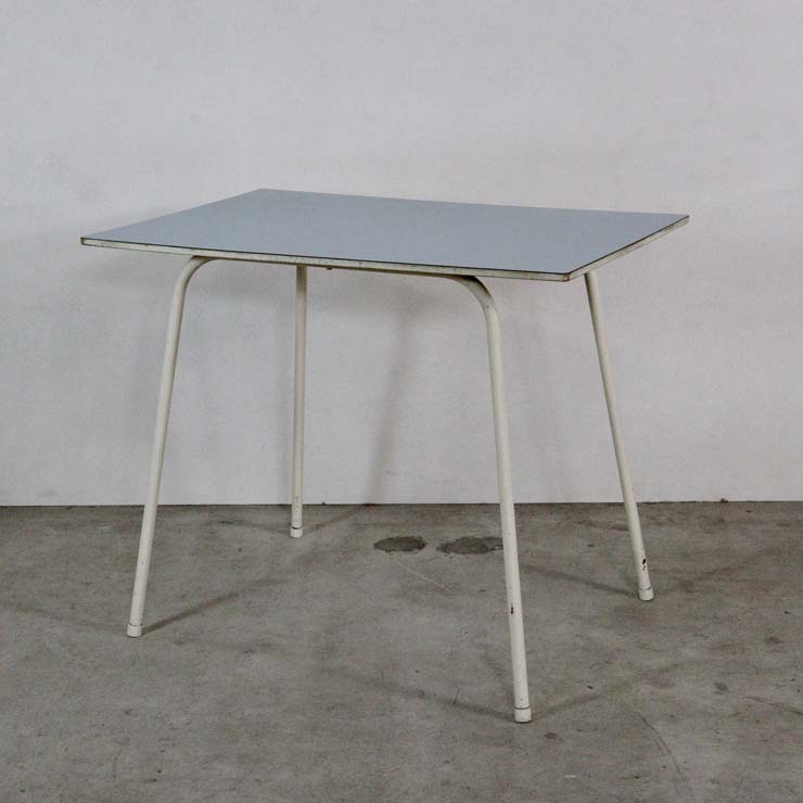 脚が細い、水色の天板のヴィンテージのテーブル、24106