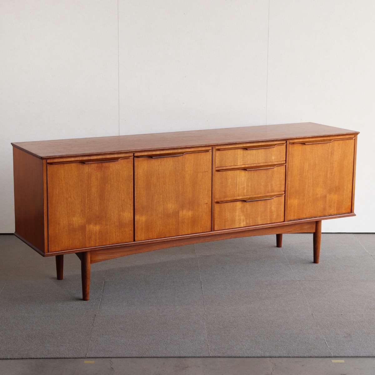 モリスオブグラスゴーMORRIS OF GLASGOWのサイドボード