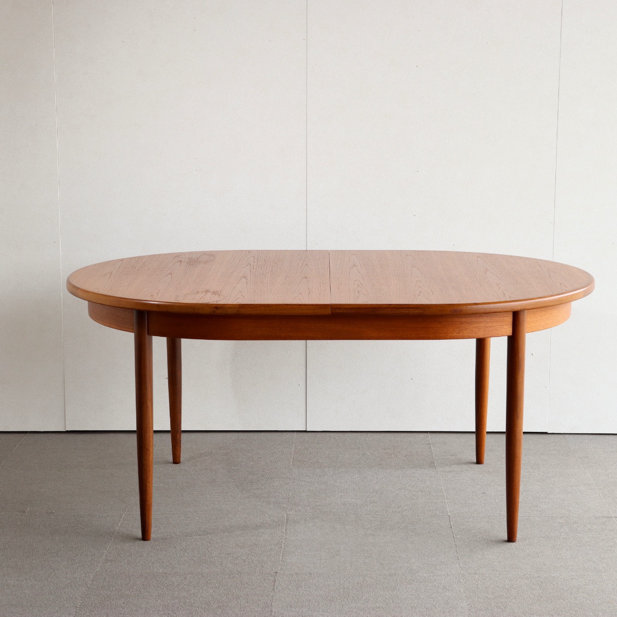 ジープランG-PLANのダイニングテーブル