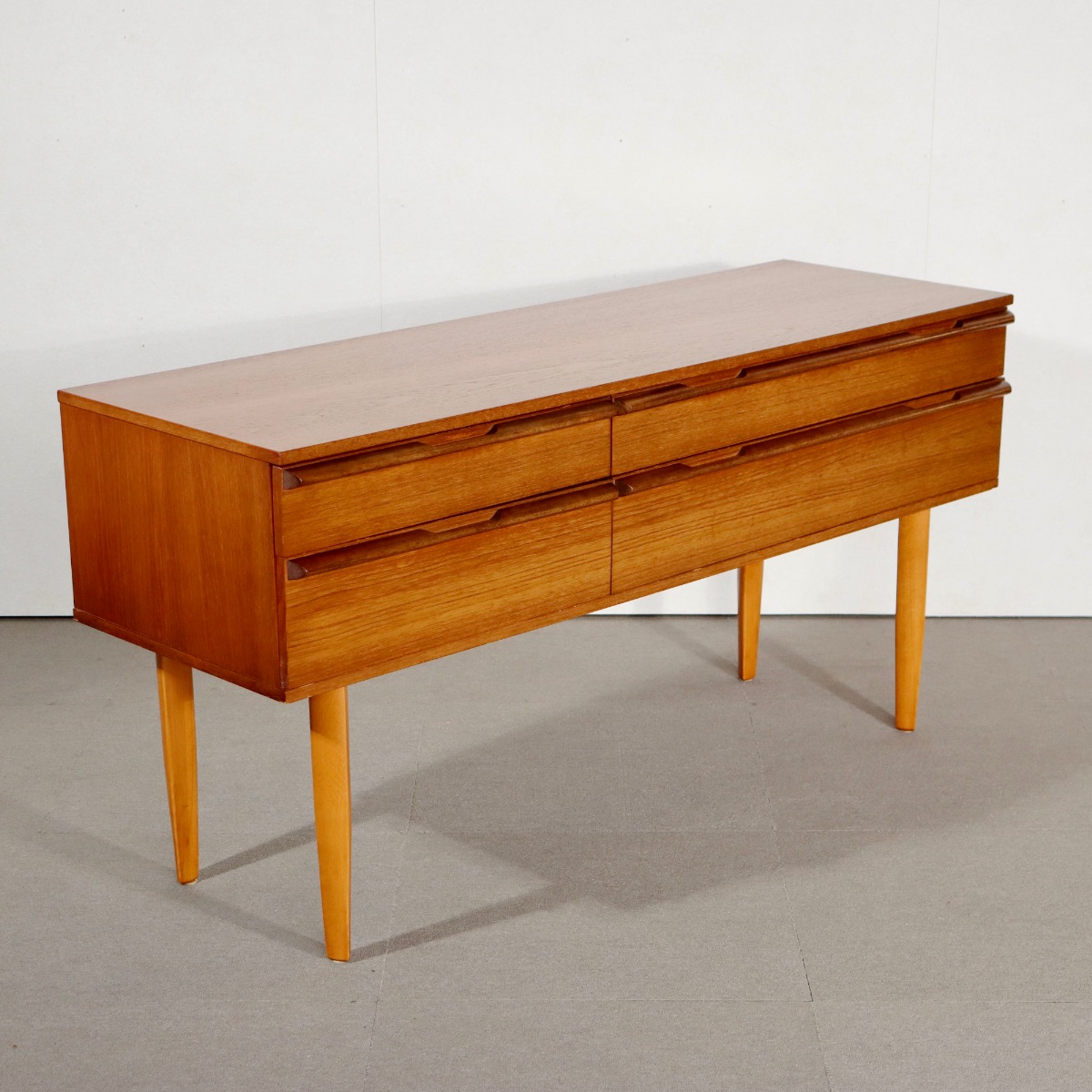 AVALONアヴァロンサイドボード。空間を格上げするヴィンテージ家具。美しい木目が魅力。