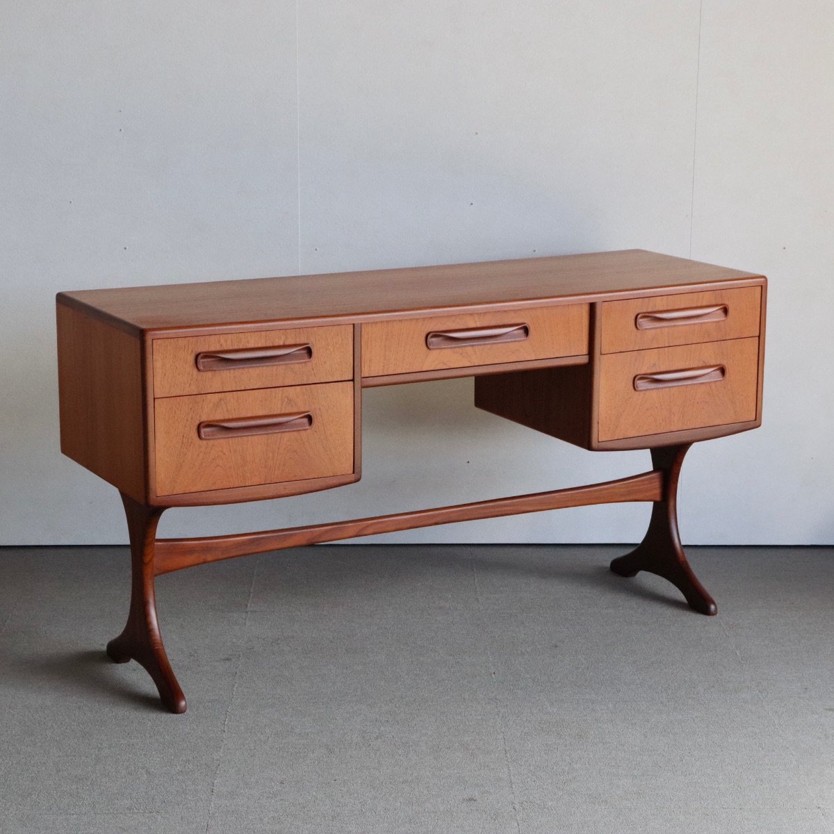 ジープランG-PLANのデスク