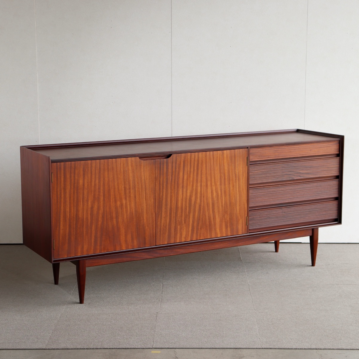 リチャードホーンビーRICHARD HORNBYのサイドボード