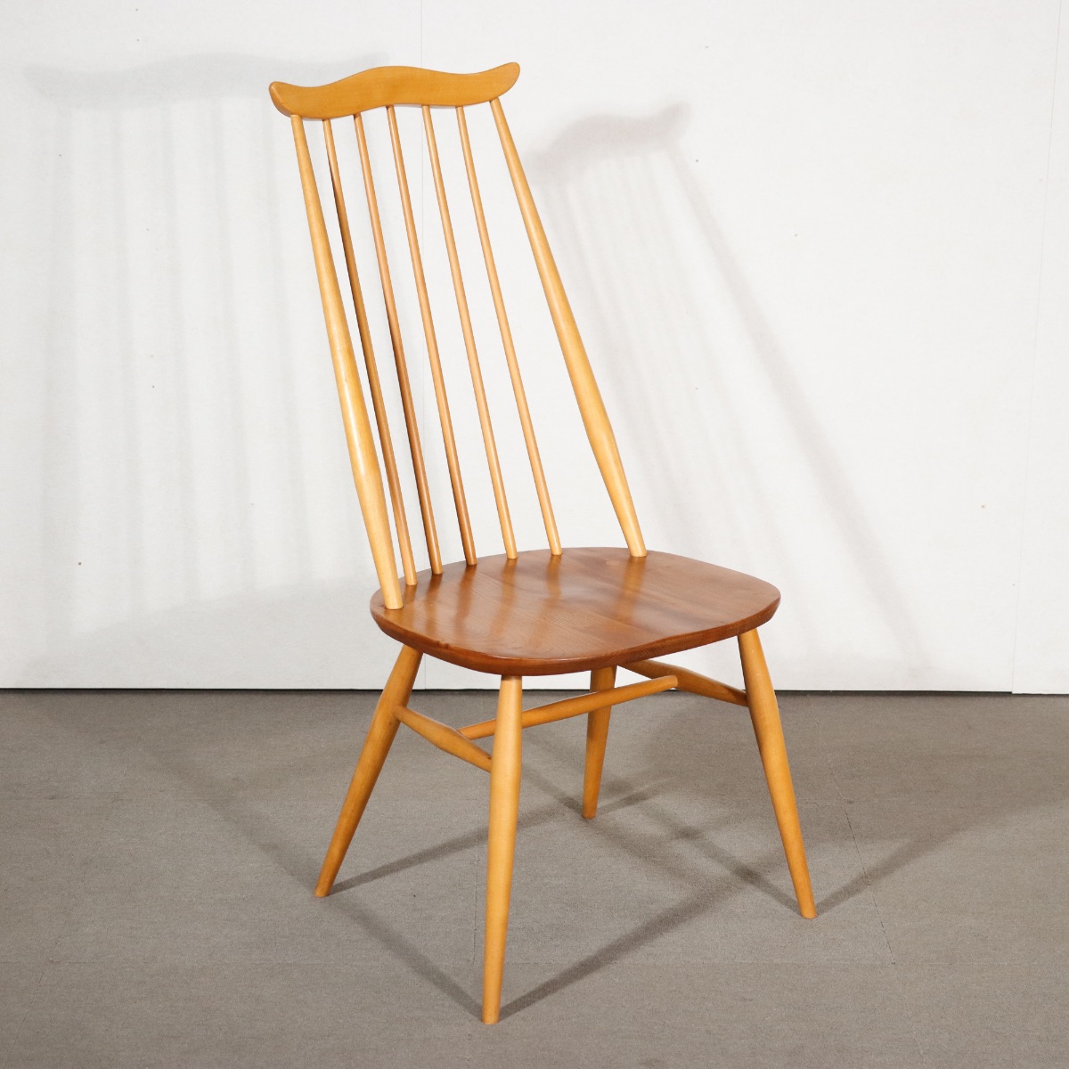 アーコールERCOLダイニングチェア。 木目の流れが美しい北欧ヴィンテージ。上質な佇まい。