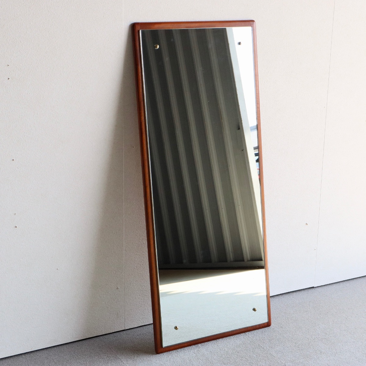 英国ヴィンテージのチークミラー