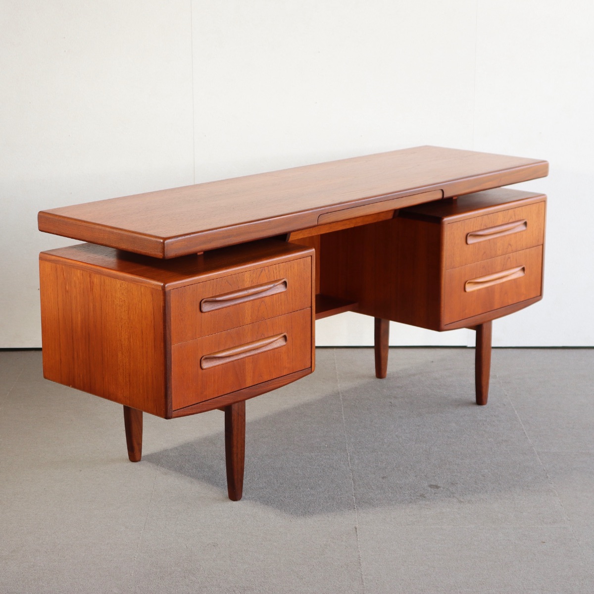 仕事がはかどらない・・・】ジープランG-PLAN製デスク 送料込