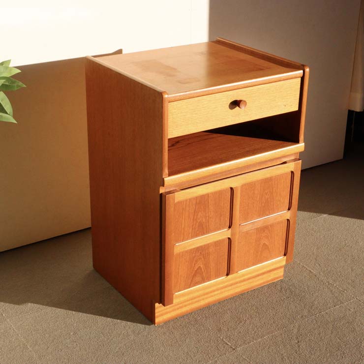 ネイサンNATHANのカップボード