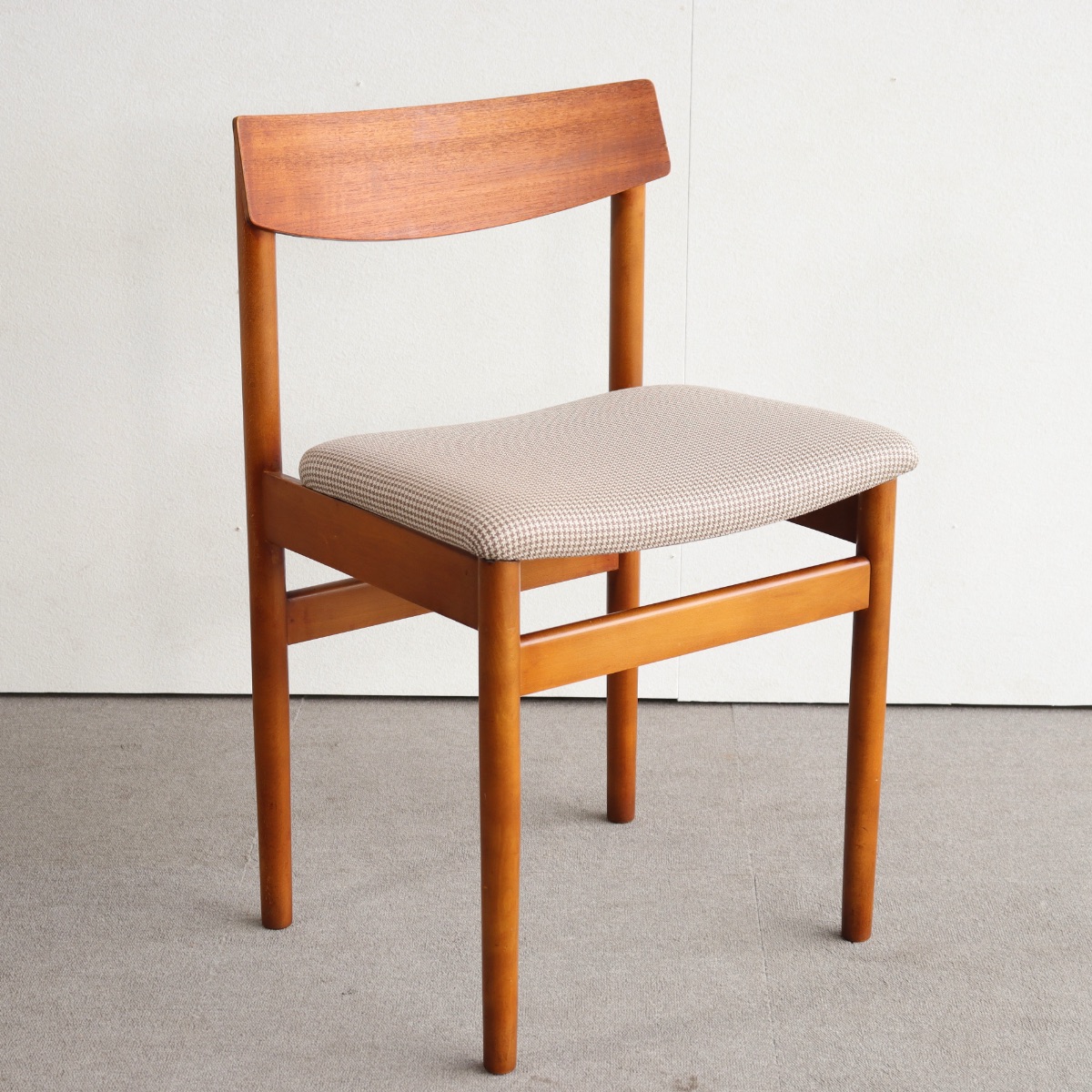 英国ヴィンテージのチーク材のチェア