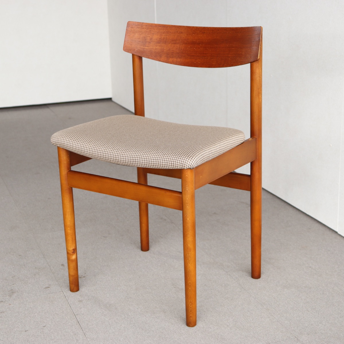 英国ヴィンテージのチーク材のチェア