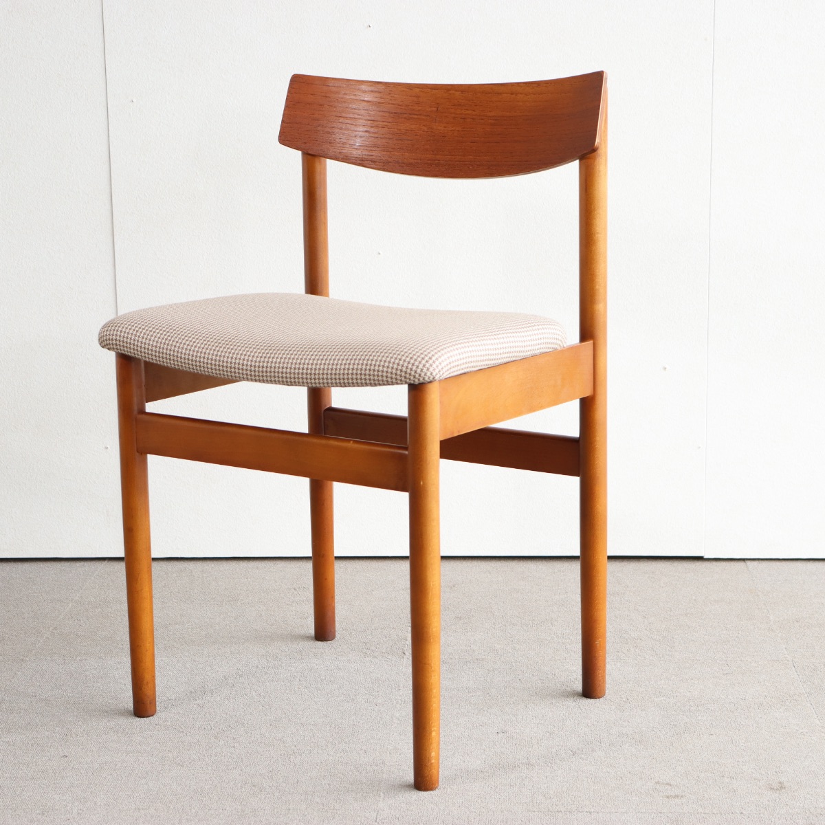 英国ヴィンテージのチーク材のチェア