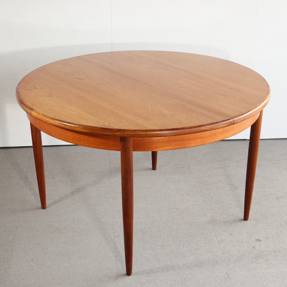 ジープランG-PLANのダイニングテーブル