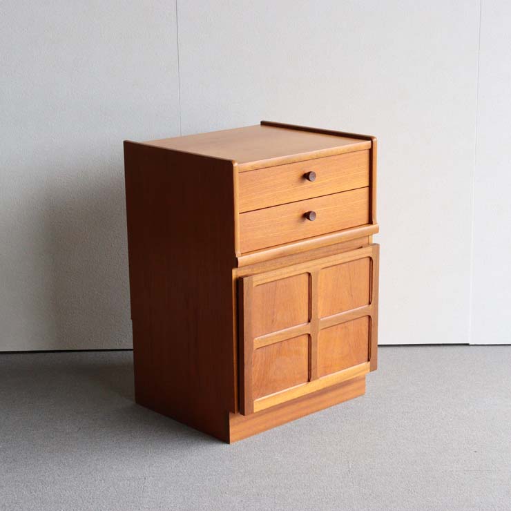 下が扉、上が引出し2段の木製ヴィンテージ収納、25052