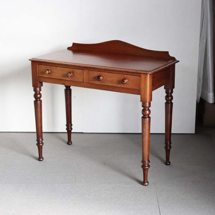 英国アンティークのマホガニー材を使用したホールテーブル