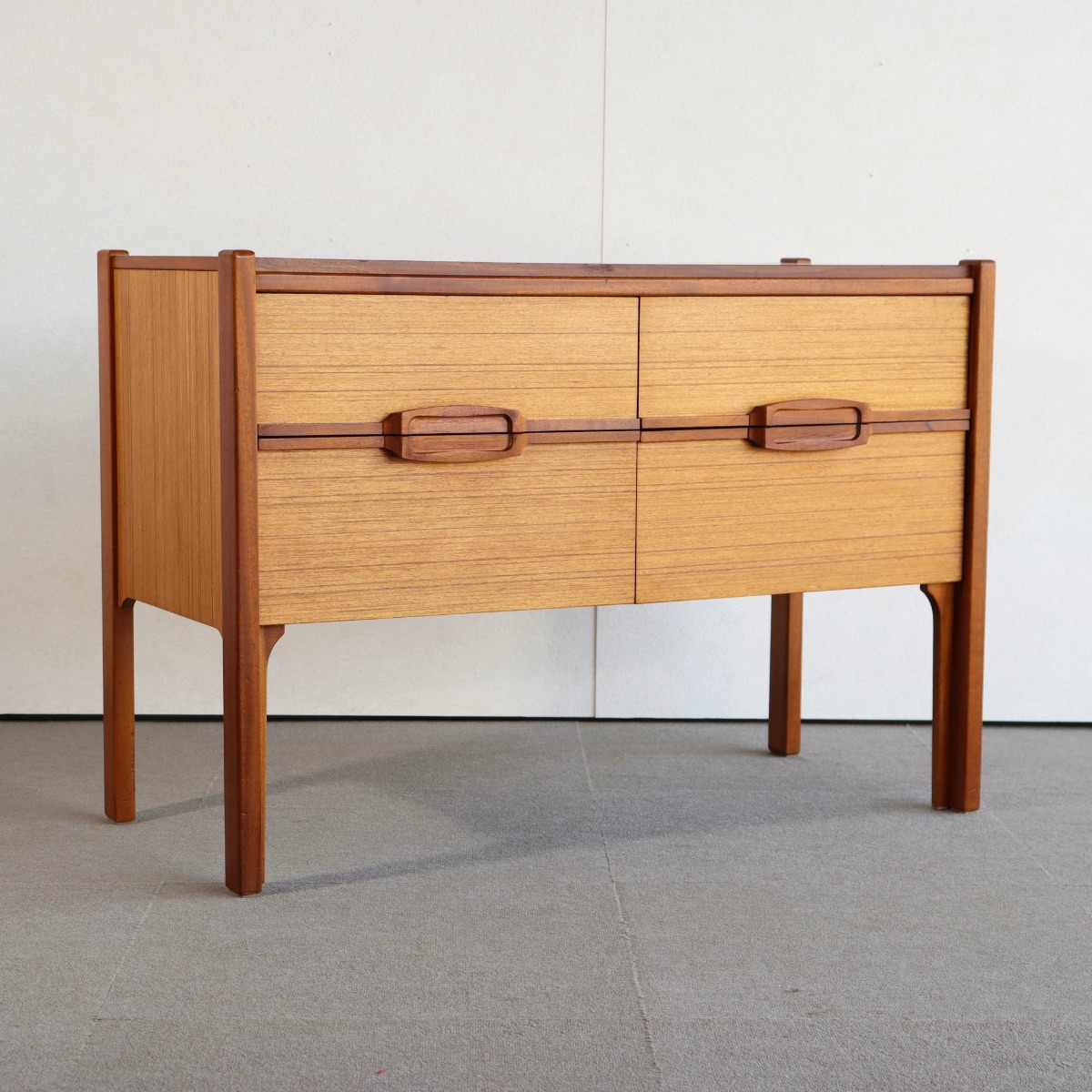 ネイサンNathenのチーク材のチェスト