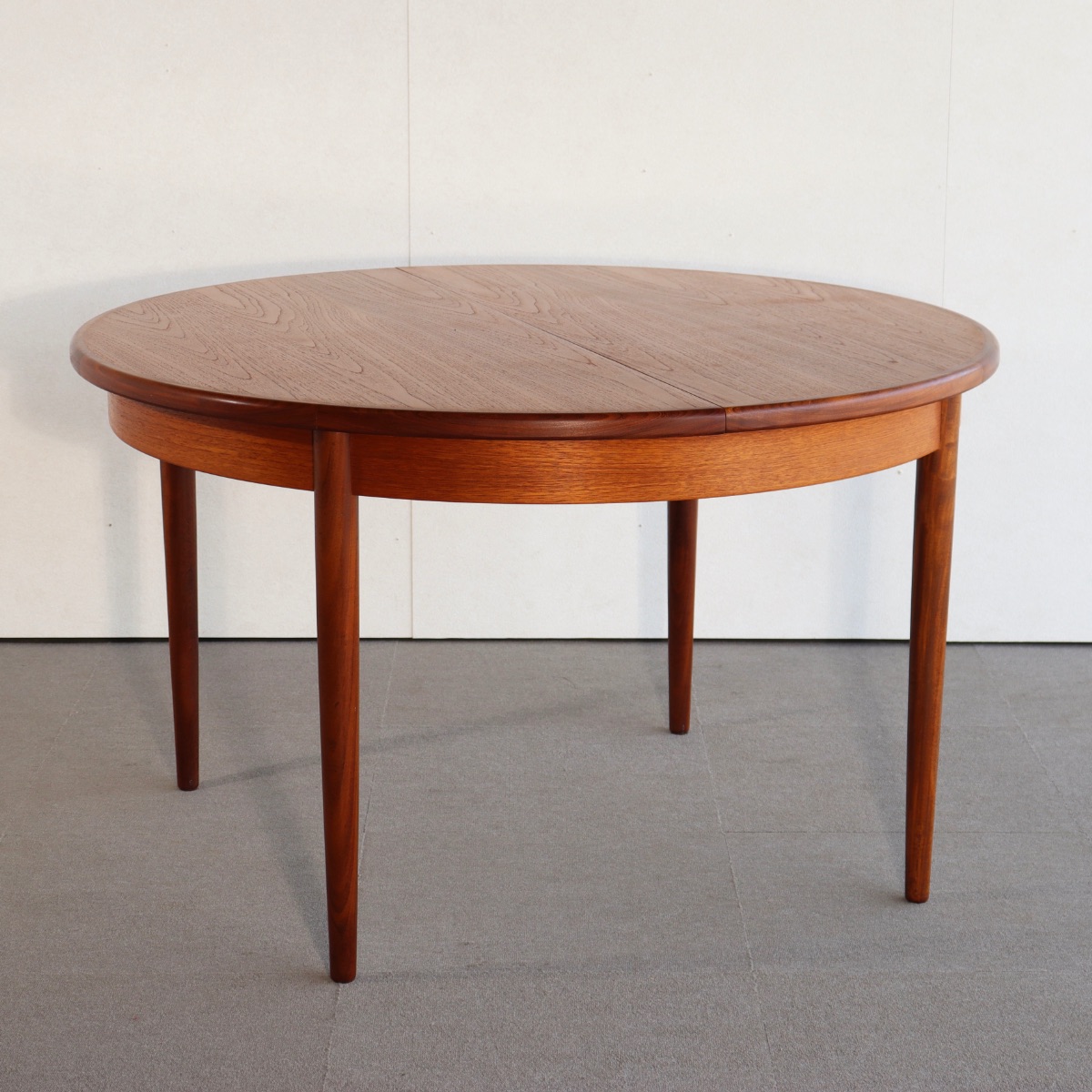 ジープランG-PLANのダイニングテーブル