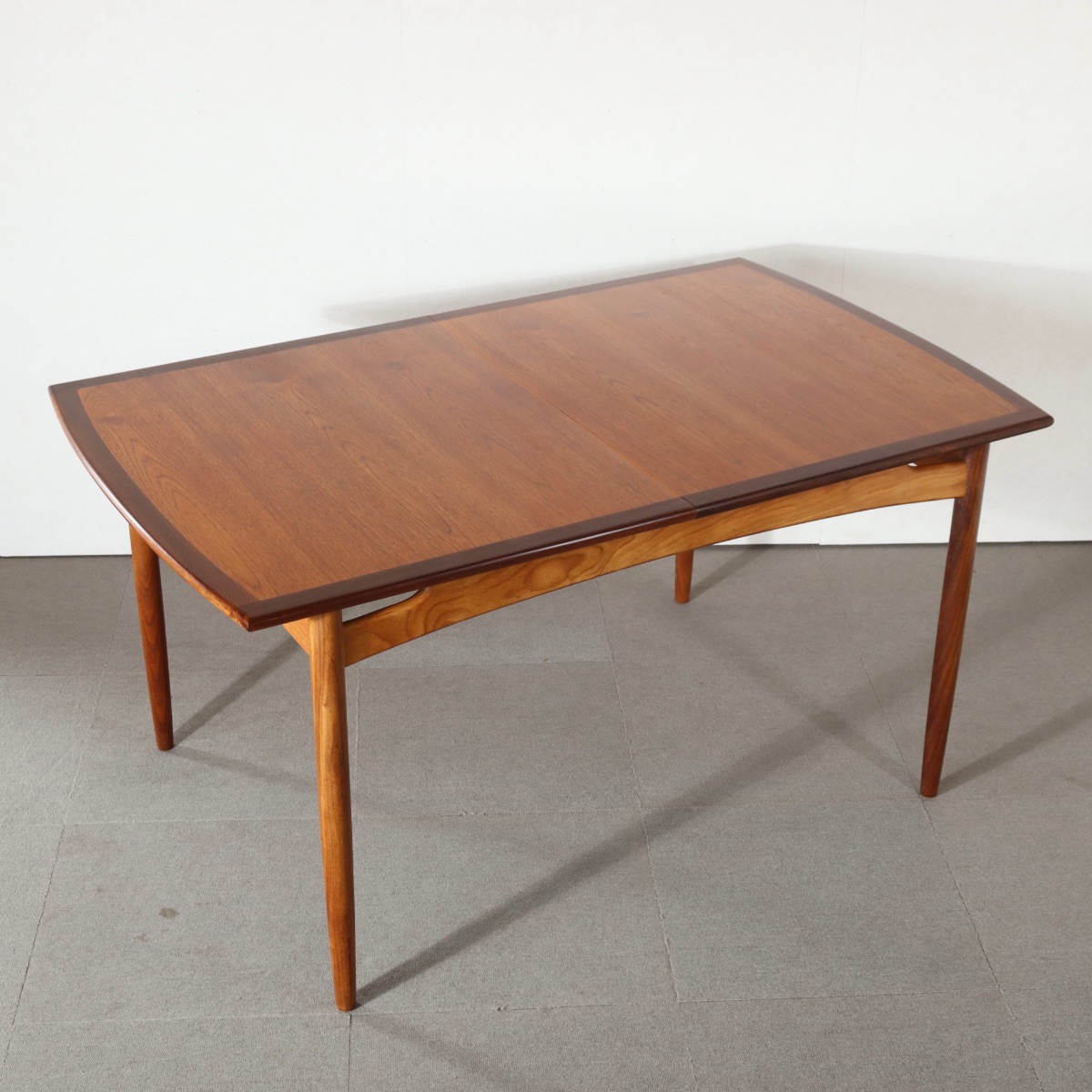 ジープランG-PLANのダイニングテーブル